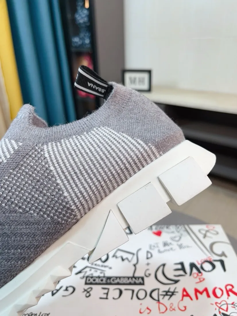 Ex-factory price 340🌹🌹"Dolce & Gabbana DG" original imported fly-knit stitching➕fly-knit lining, light on the foot, comfortable, versatile, original special outsole🔥favored by trendy men. Welcome to compare the quality🔥exquisite luxury, super A level! Compared with the genuine product at the counter, the version is no worse at all! Code number 36-46